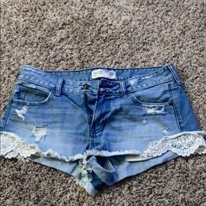 Abercrombie low rise lace festival short